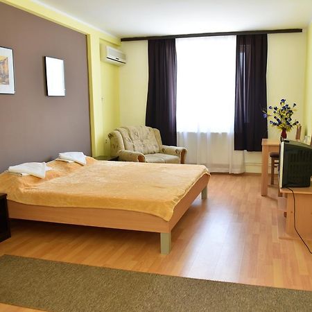 Hostel Milkaza ノヴィ・サド エクステリア 写真
