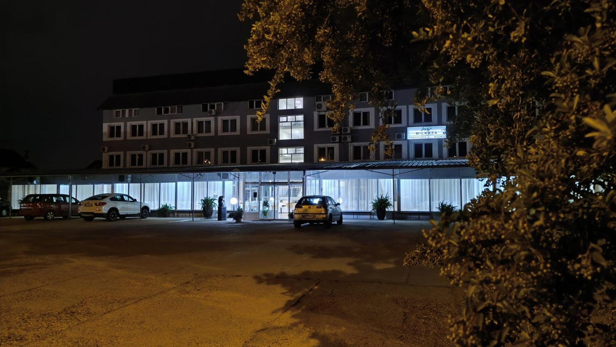 Hostel Milkaza ノヴィ・サド エクステリア 写真