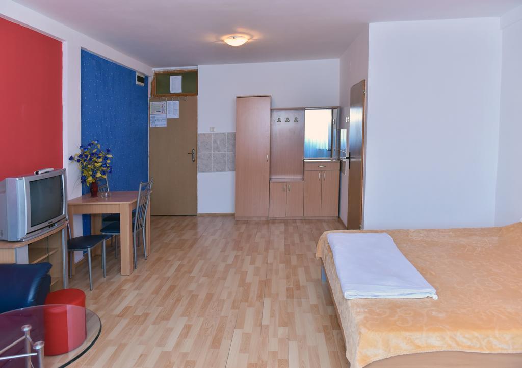 Hostel Milkaza ノヴィ・サド エクステリア 写真