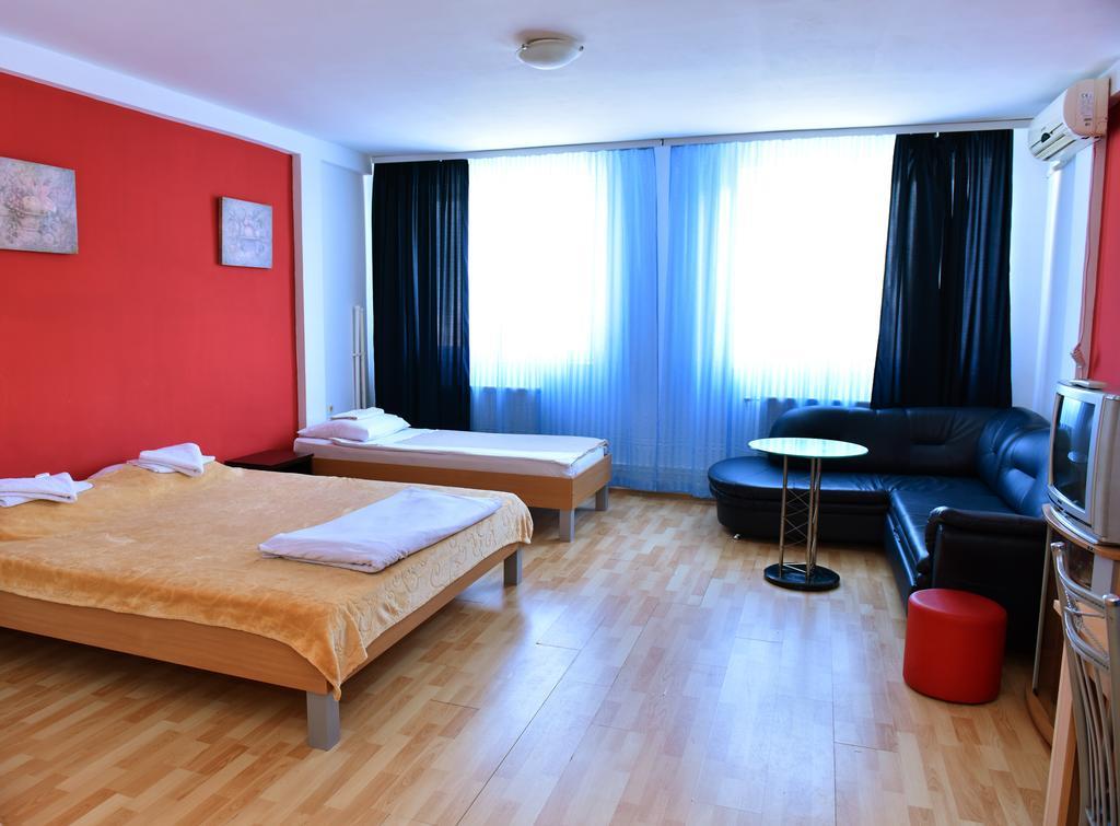 Hostel Milkaza ノヴィ・サド エクステリア 写真