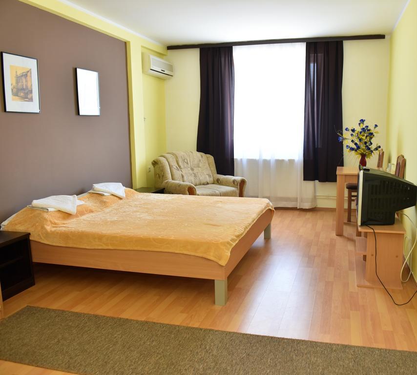 Hostel Milkaza ノヴィ・サド エクステリア 写真
