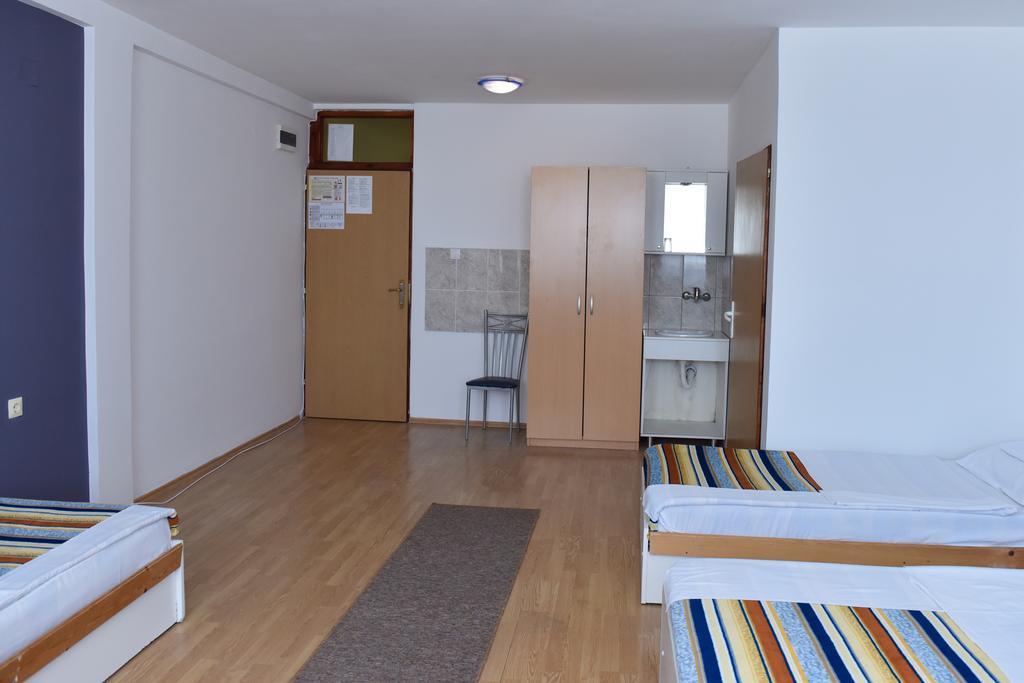 Hostel Milkaza ノヴィ・サド エクステリア 写真