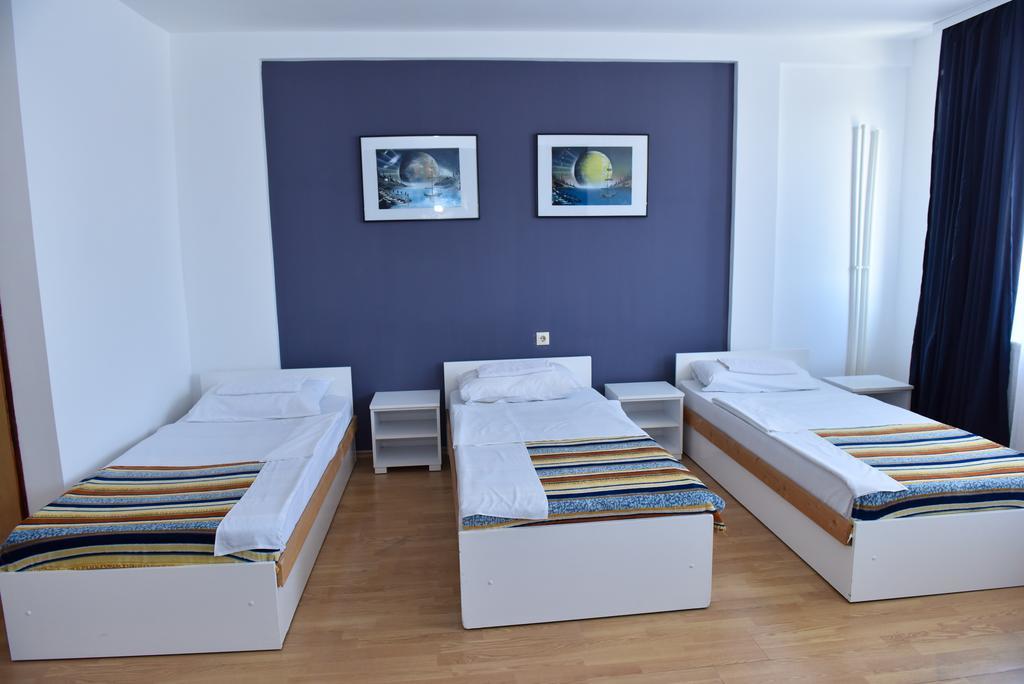 Hostel Milkaza ノヴィ・サド エクステリア 写真