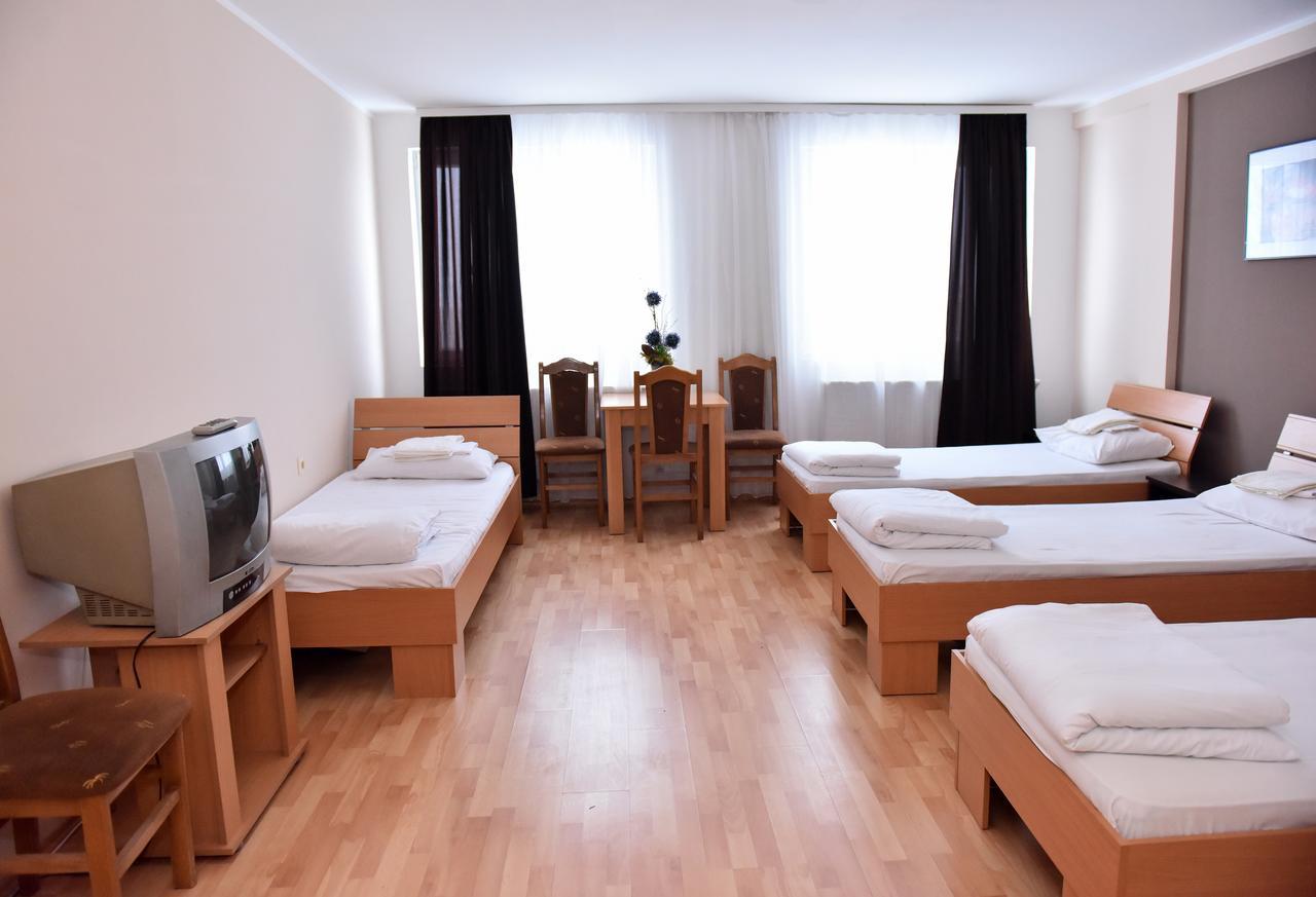 Hostel Milkaza ノヴィ・サド エクステリア 写真