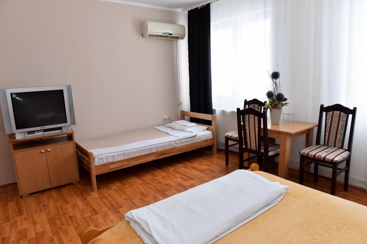 Hostel Milkaza ノヴィ・サド エクステリア 写真