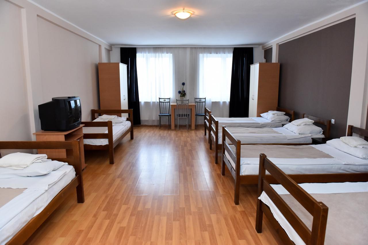 Hostel Milkaza ノヴィ・サド エクステリア 写真