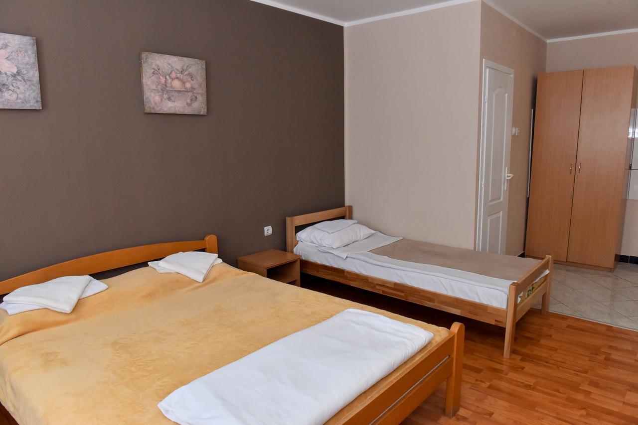 Hostel Milkaza ノヴィ・サド エクステリア 写真