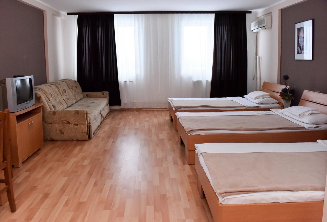Hostel Milkaza ノヴィ・サド エクステリア 写真