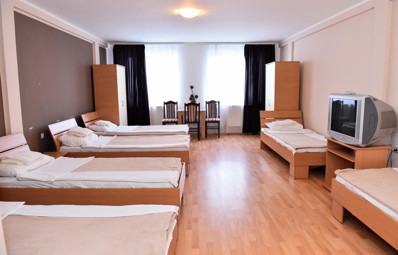 Hostel Milkaza ノヴィ・サド エクステリア 写真