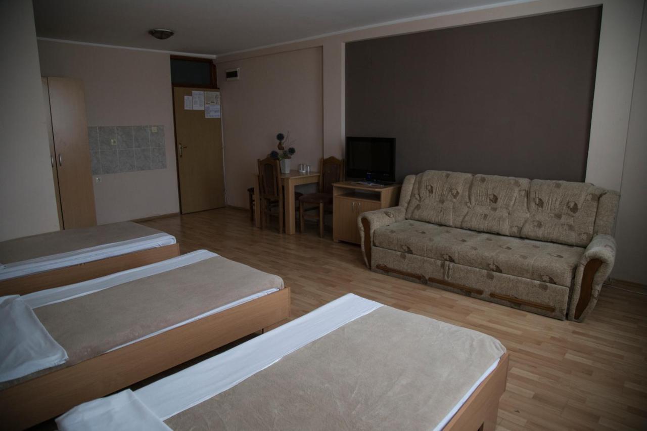Hostel Milkaza ノヴィ・サド エクステリア 写真