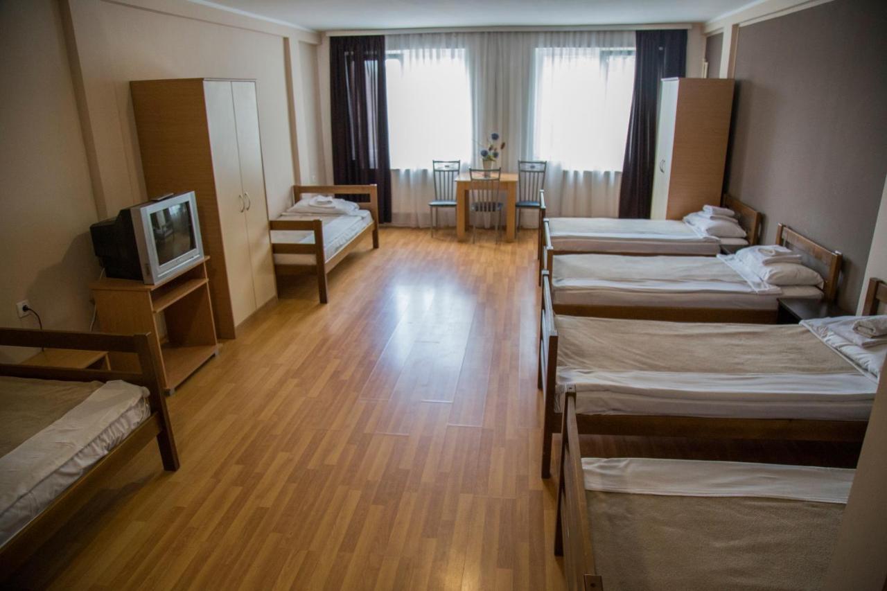 Hostel Milkaza ノヴィ・サド エクステリア 写真