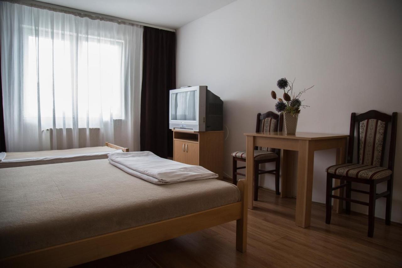 Hostel Milkaza ノヴィ・サド エクステリア 写真