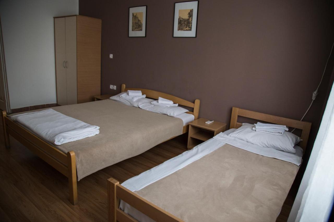 Hostel Milkaza ノヴィ・サド エクステリア 写真