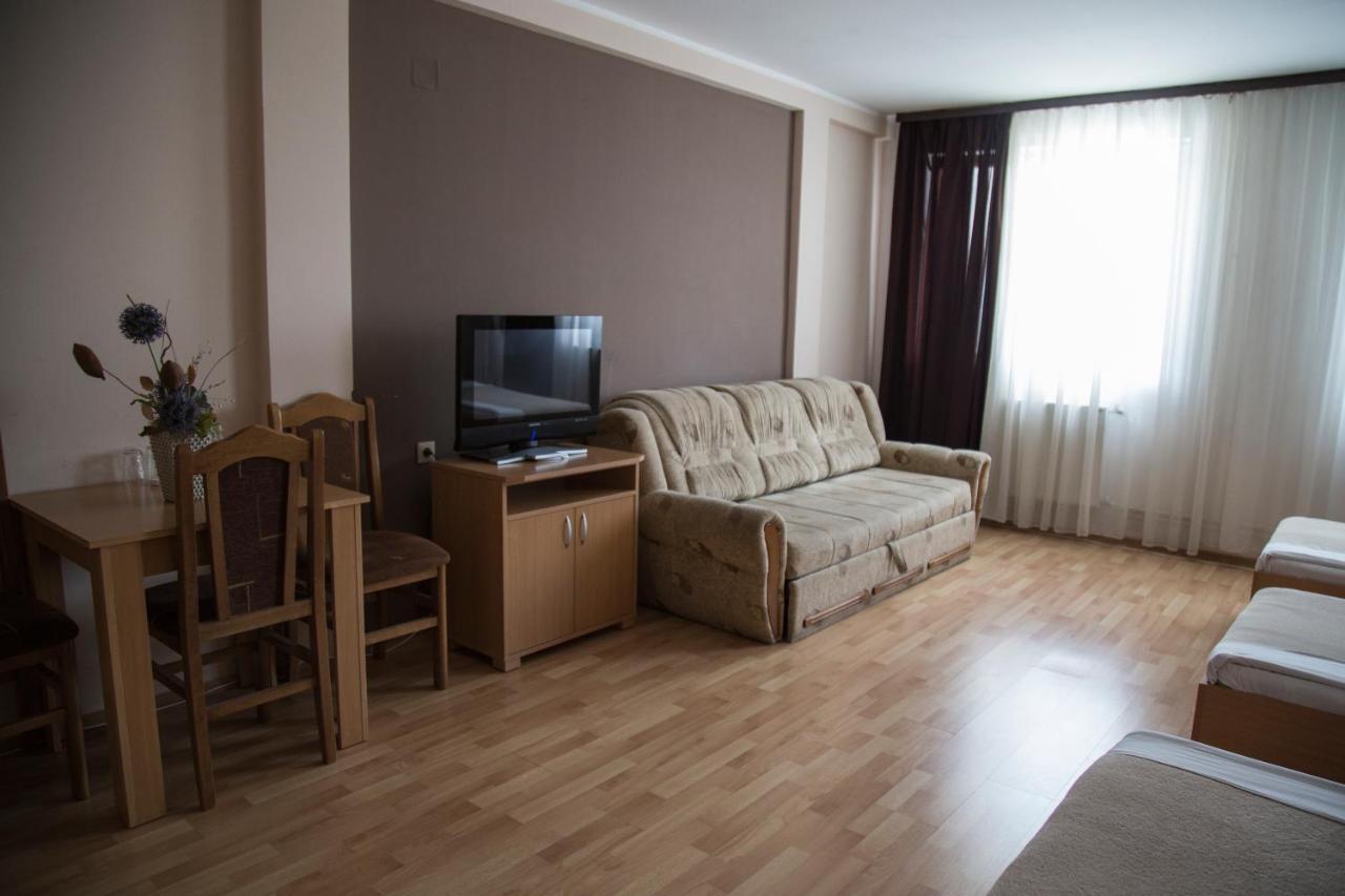 Hostel Milkaza ノヴィ・サド エクステリア 写真