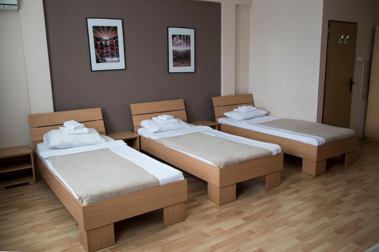 Hostel Milkaza ノヴィ・サド エクステリア 写真