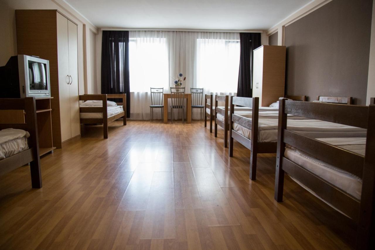 Hostel Milkaza ノヴィ・サド エクステリア 写真