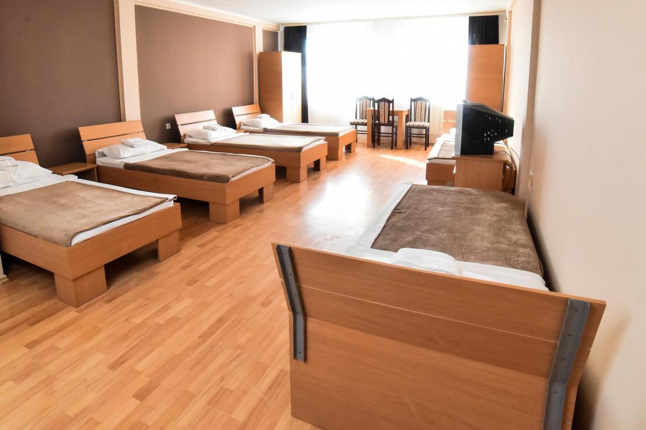 Hostel Milkaza ノヴィ・サド エクステリア 写真